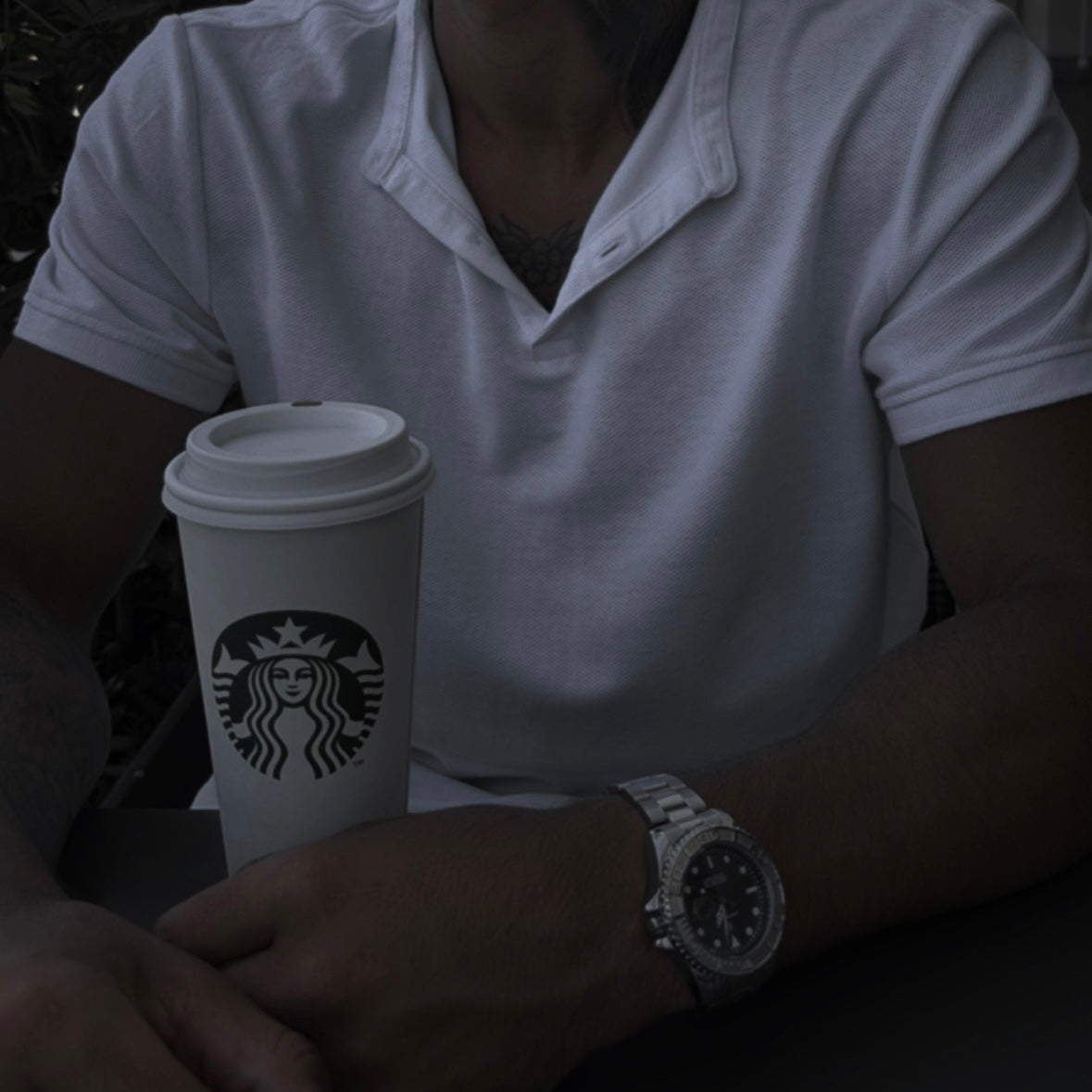 Relógio no Primeiro Encontro: O Detalhe que Diz Tudo Sem Dizer Uma Palavra